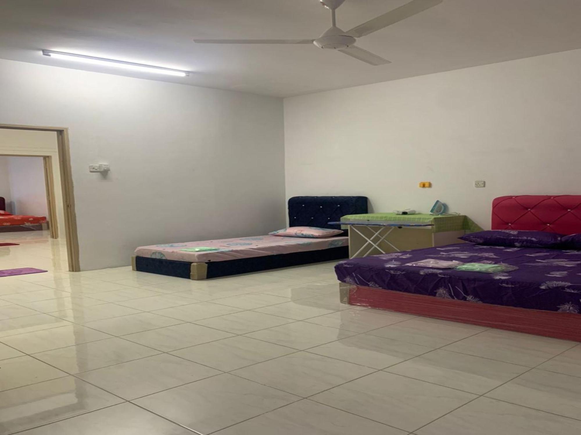 Oyo 90966 Family Botani Hotel